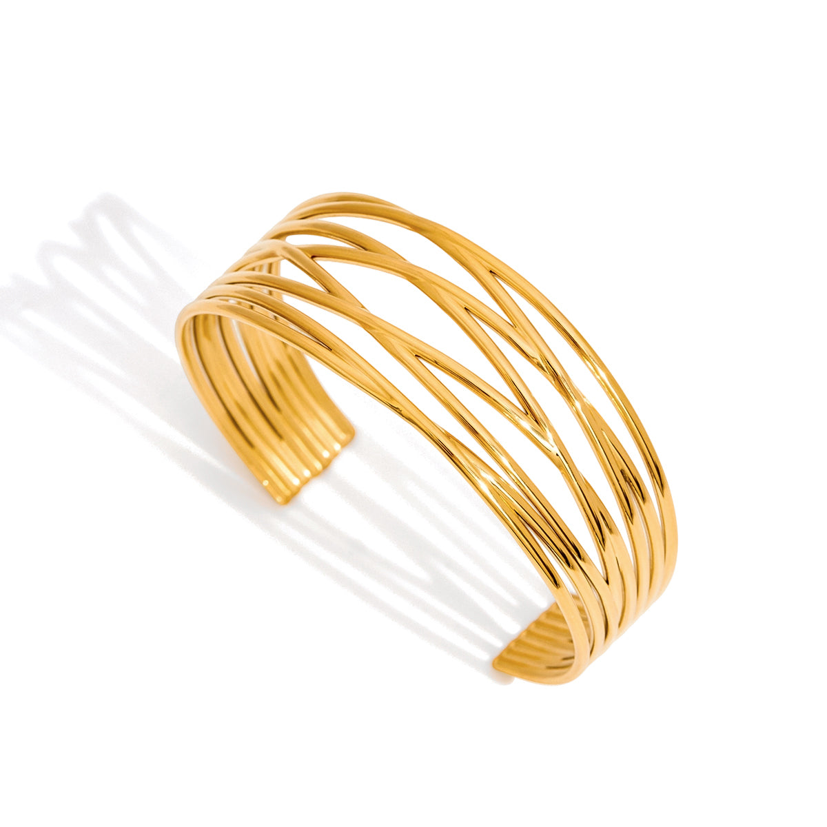 Golden Waves – Ατσάλινο cuff βραχιόλι με γραμμικό σχέδιο, επιχρυσωμένο | So Cute By Dimi
