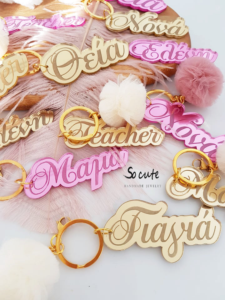 Μπρελόκ καθρέφτης με φουντάκι (μαμά, νονά, θεία, γιαγιά, sister, teacher, όνομα)