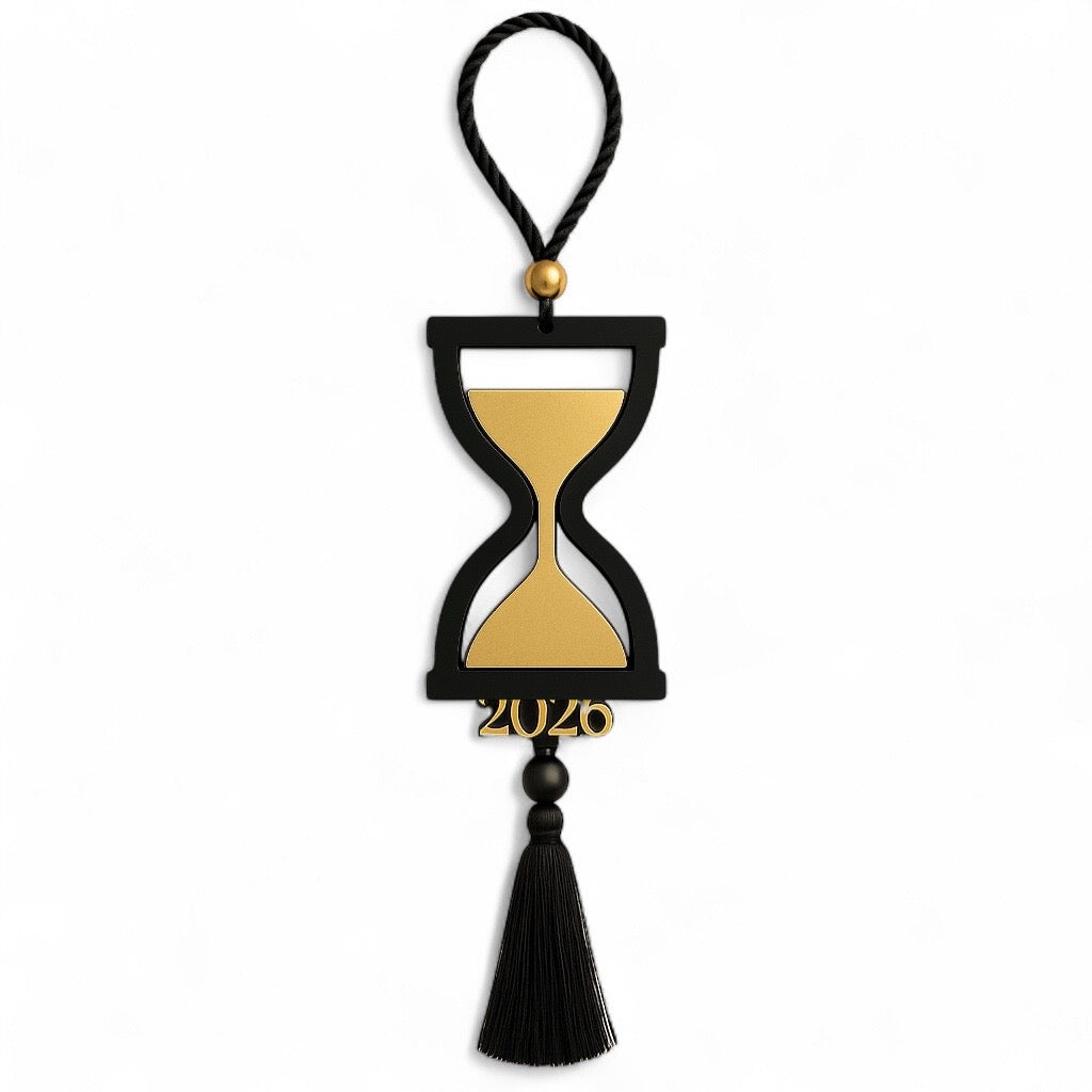 Γούρι 2026 κλεψύδρα plexiglass  μαύρο-χρυσό με μαύρη φούντα – χονδρική So Cute by DImi