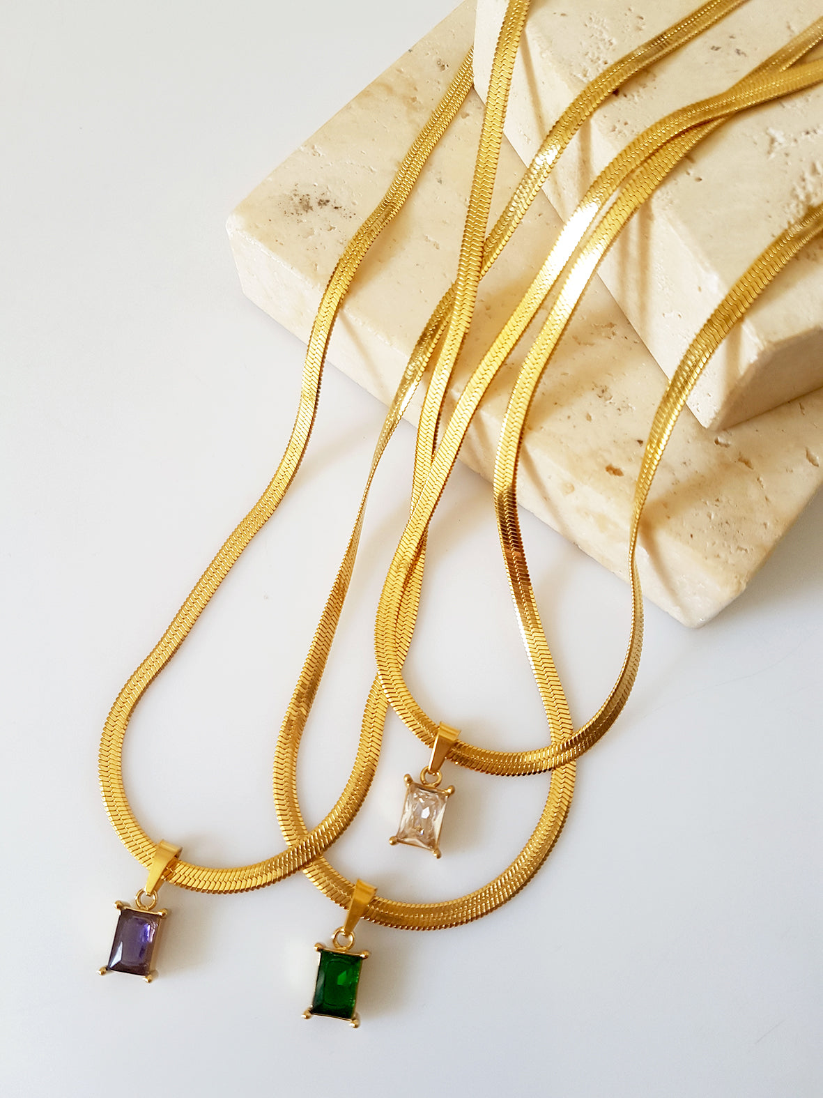Steel necklace with rectangular zircon