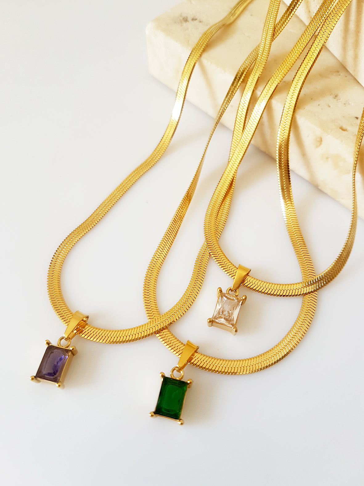 Steel necklace with rectangular zircon
