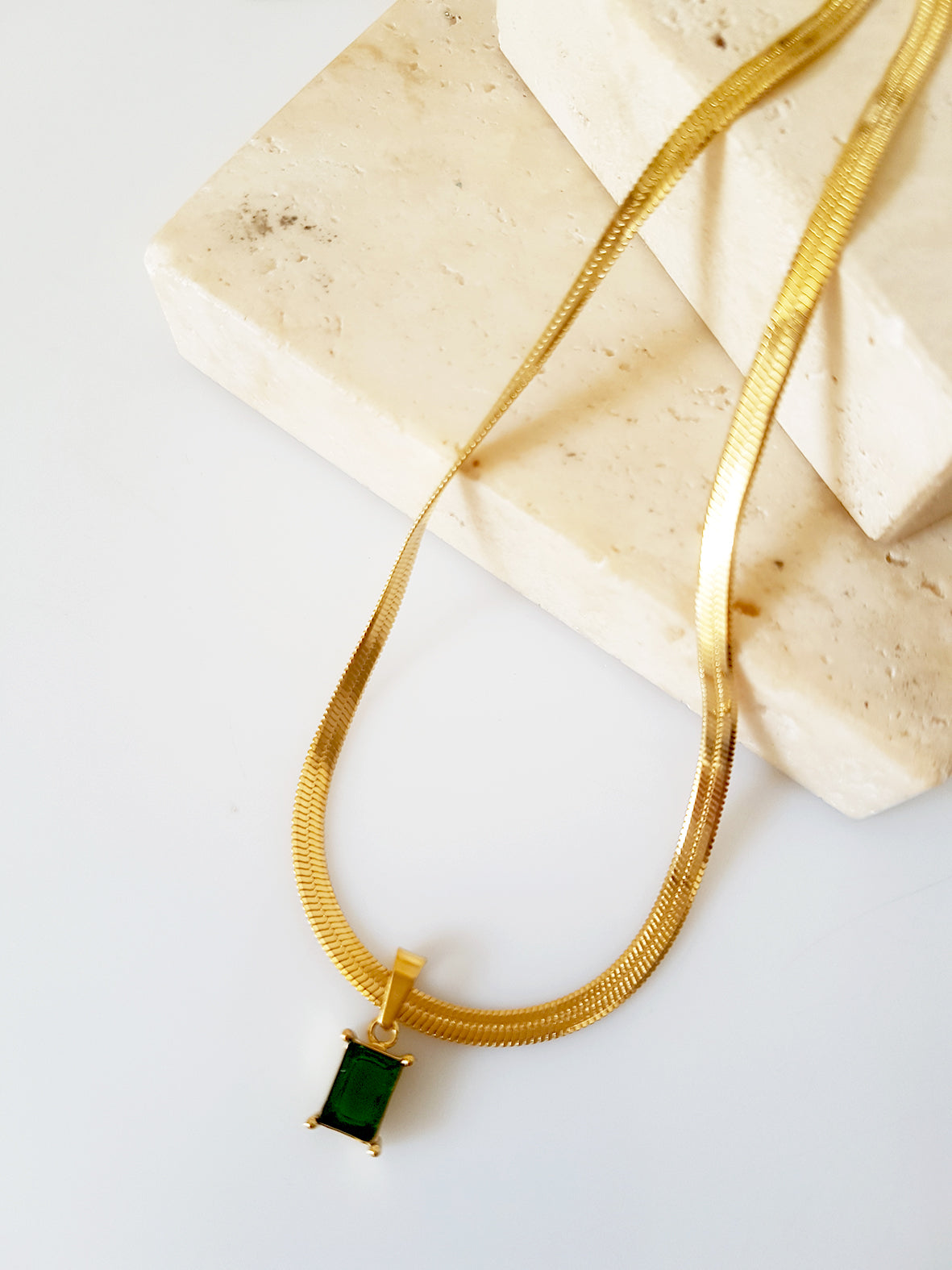 Steel necklace with rectangular zircon