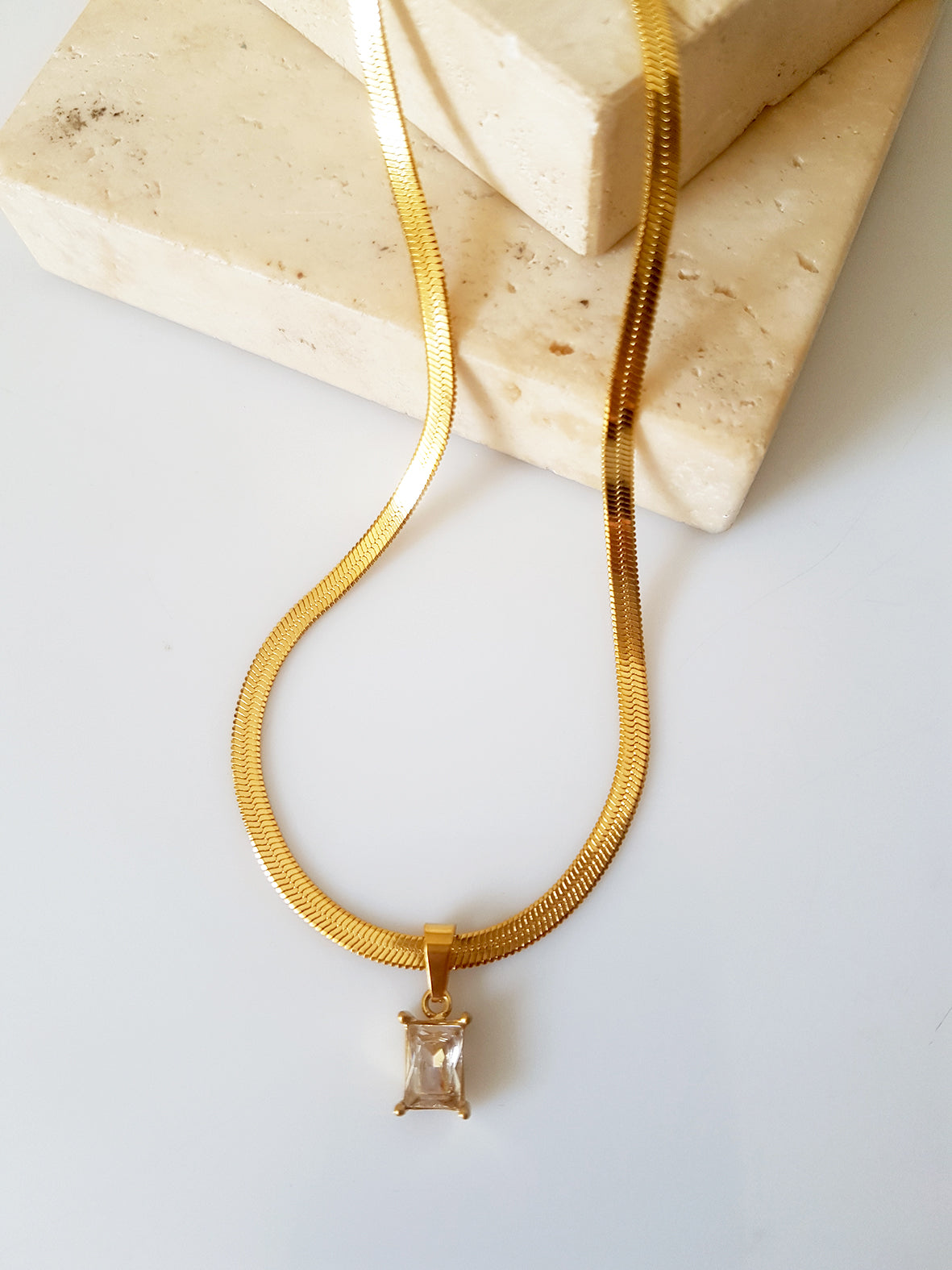 Steel necklace with rectangular zircon