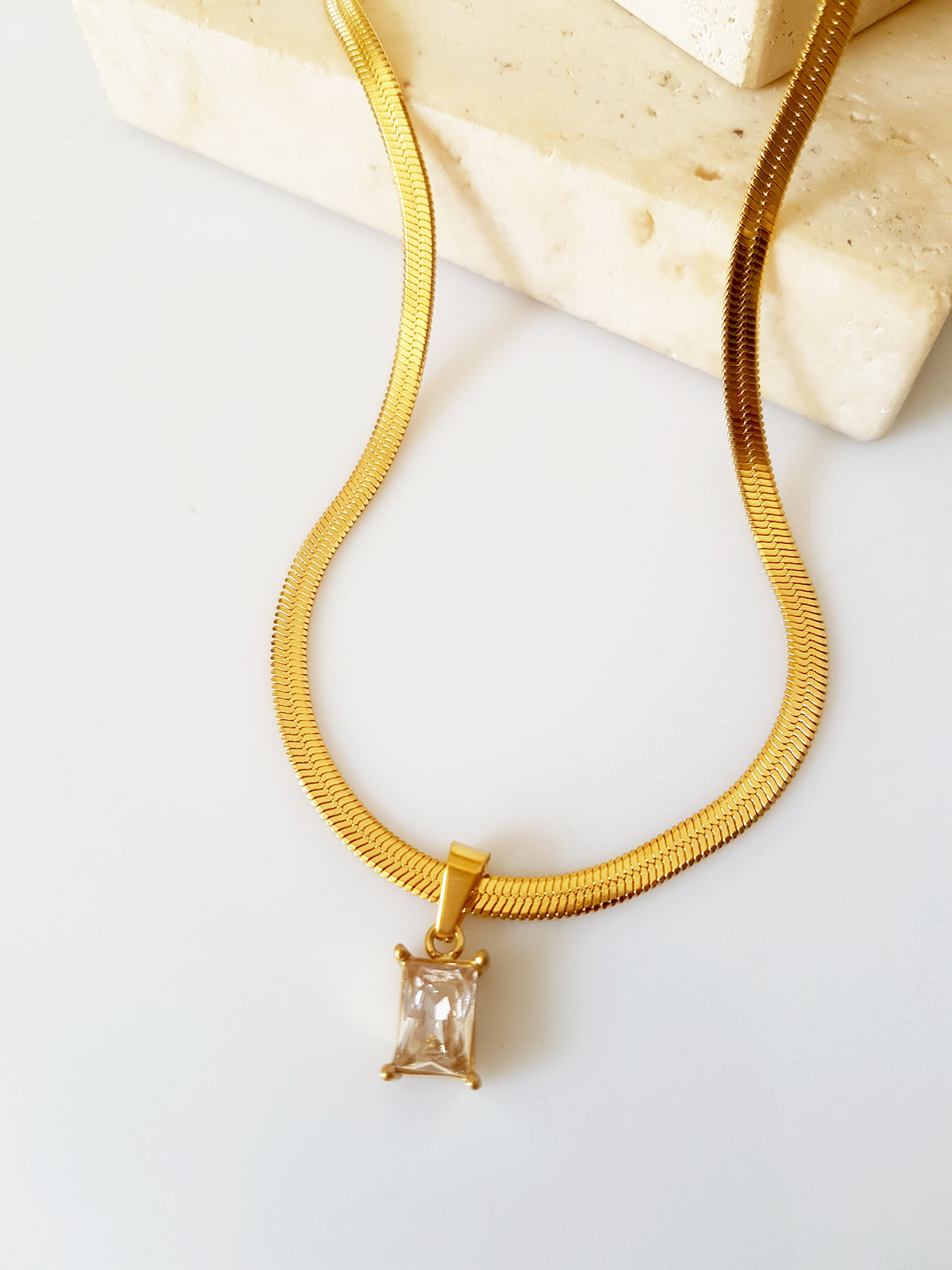 Steel necklace with rectangular zircon