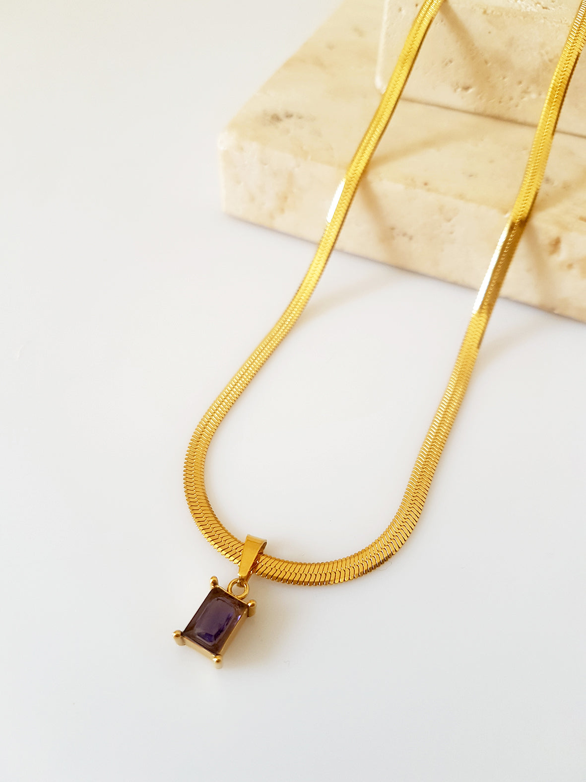 Steel necklace with rectangular zircon
