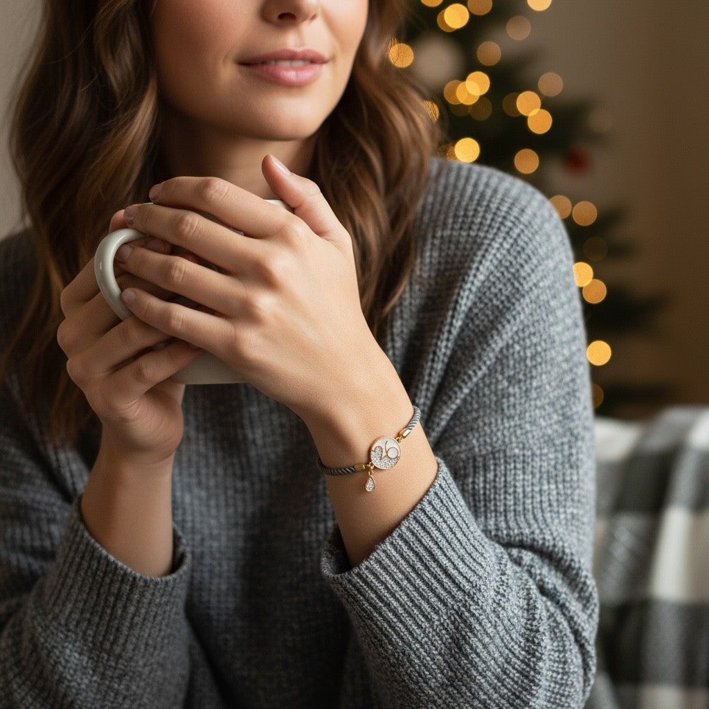 Βραχιόλι γούρι 2026 με επιχρυσωμένο charm & γκλίτερ σταγόνα – So Cute by Dimi Wholesale