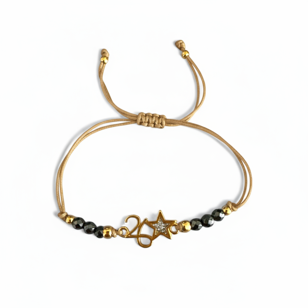 Χειροποίητο βραχιόλι γούρι 2026 με αιματίτη & αστεράκι glitter σε κορδόνι – So Cute by Dimi Wholesale