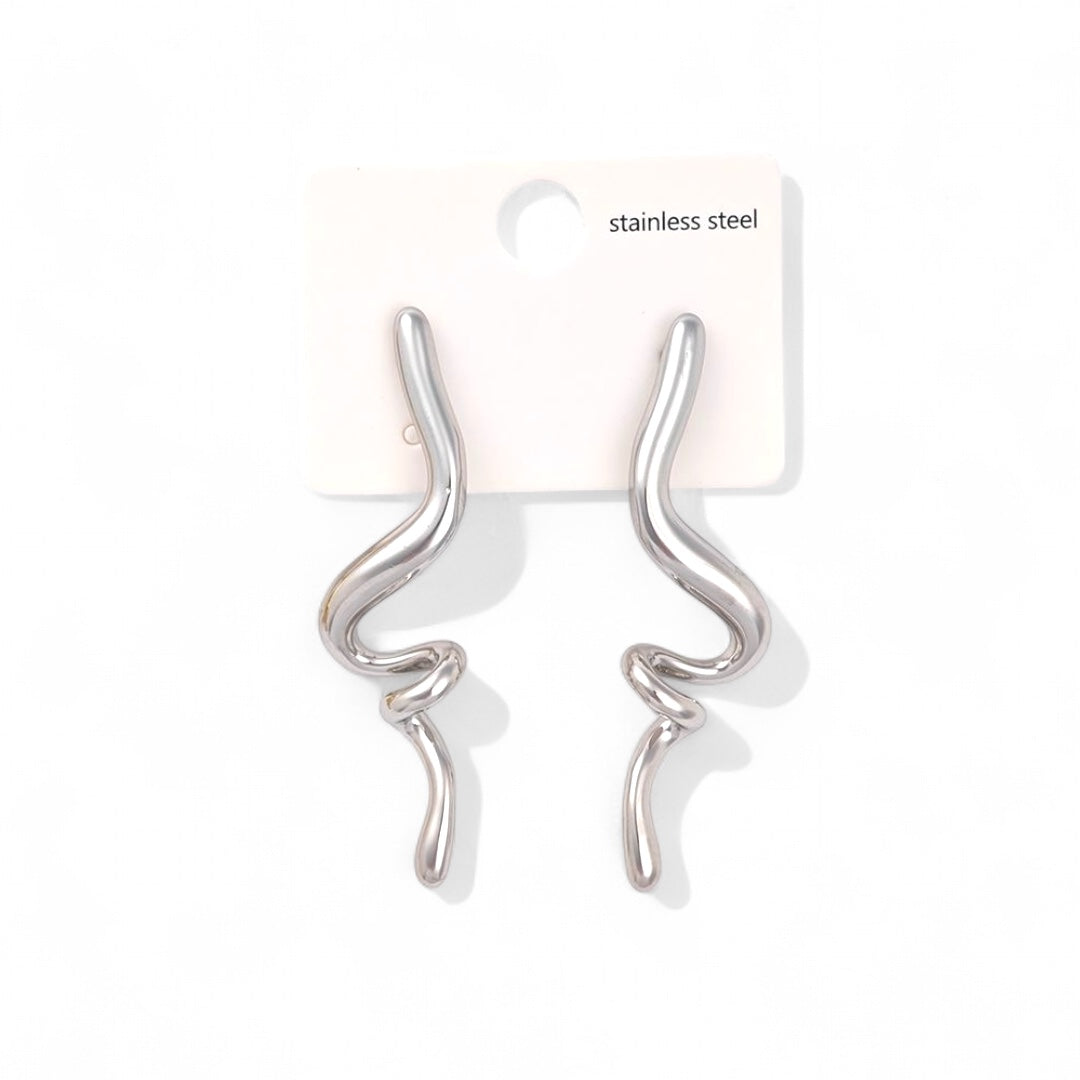 Σκουλαρίκια από ατσάλι σε οργανική ρευστή γραμμή – So Cute by Dimi