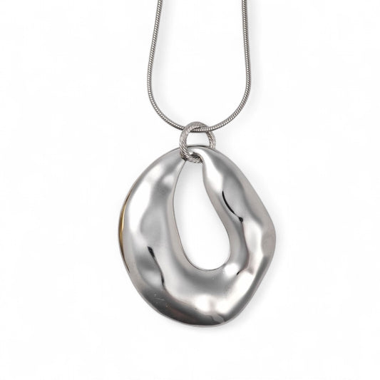 ⚡🚚 Κολιέ Sculptural Flow – Ατσάλινο Μεγάλο Μενταγιόν