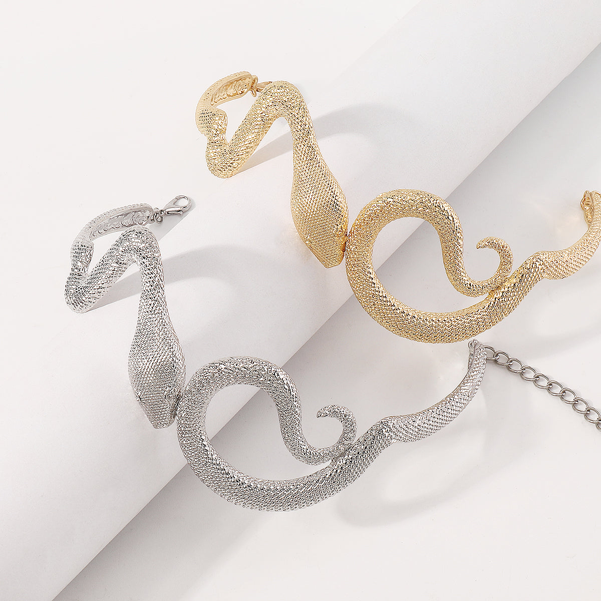 Retro Snake-shaped Alloy Irregular Three-dimensional Women'S Choker