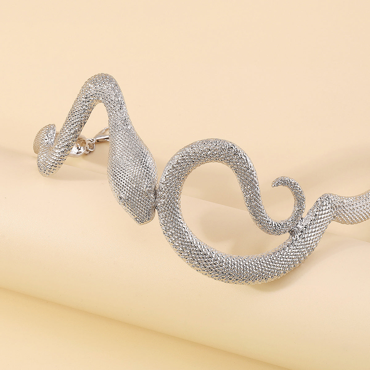 Retro Snake-shaped Alloy Irregular Three-dimensional Women'S Choker