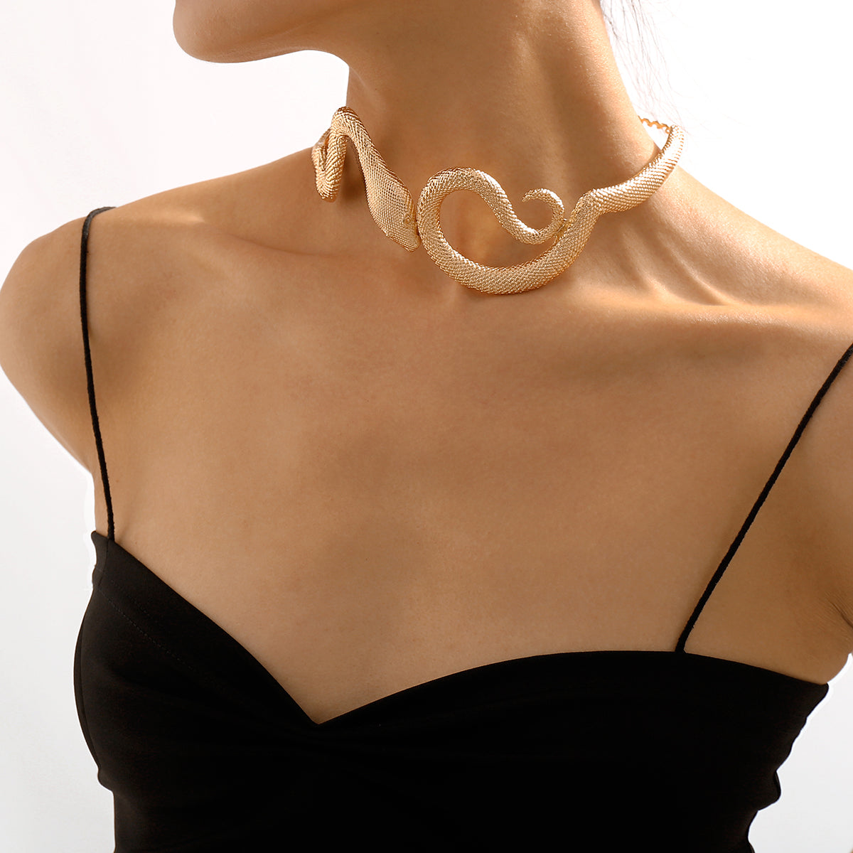Retro Snake-shaped Alloy Irregular Three-dimensional Women'S Choker