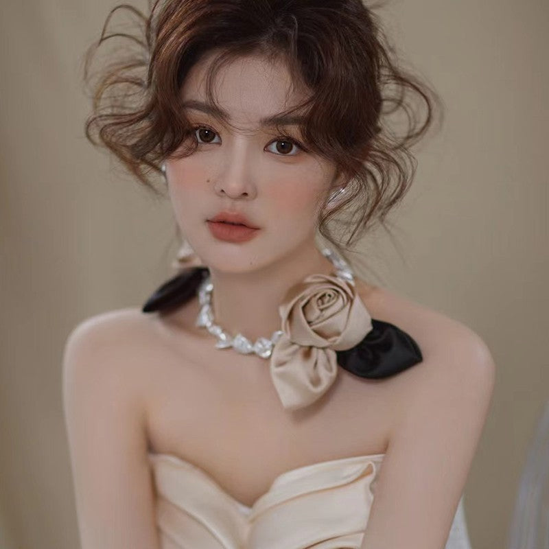 Retro women'S choker by pearls with cloth flower