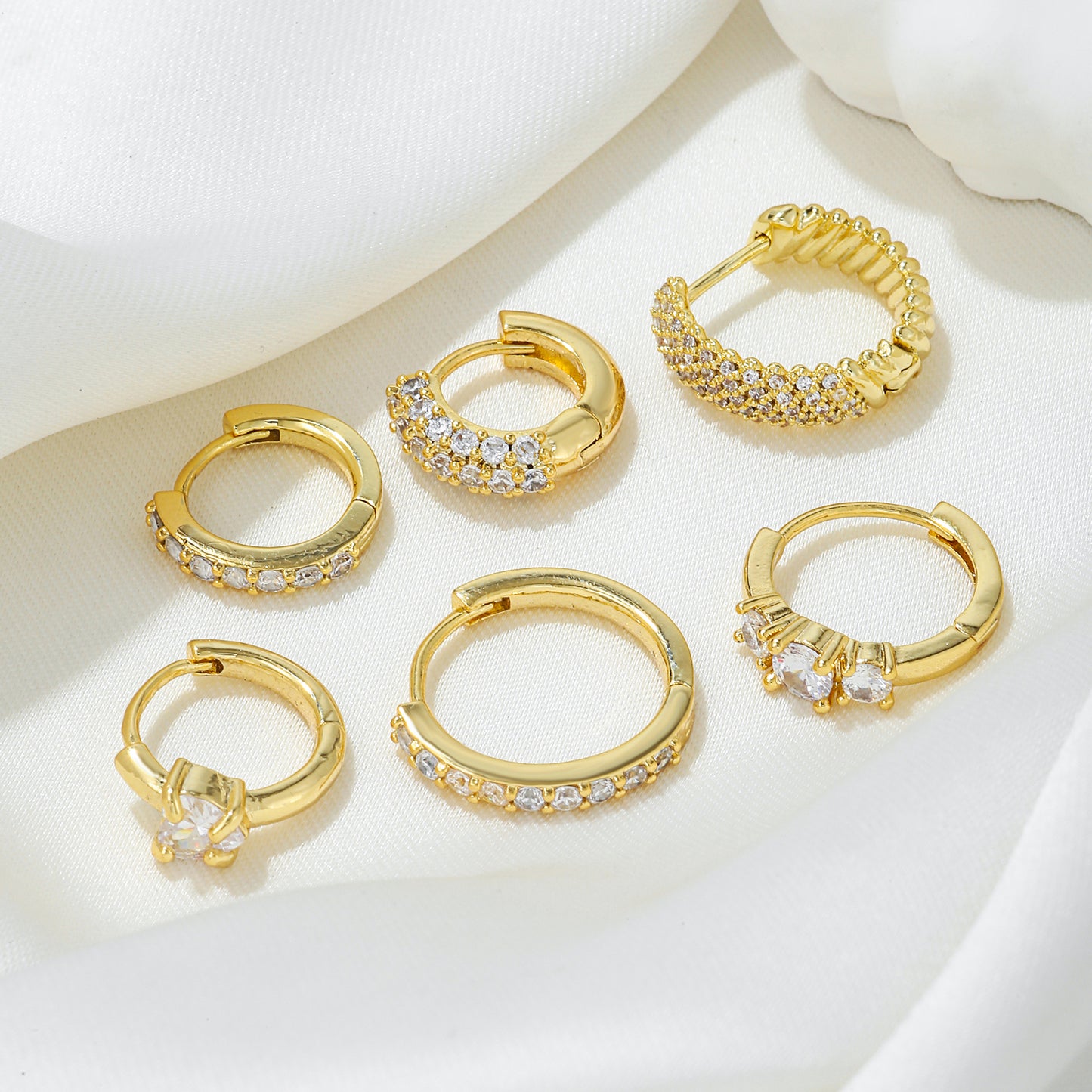 1 Set Shiny Brass Asymmetrical Hoops Earrings with Zircon