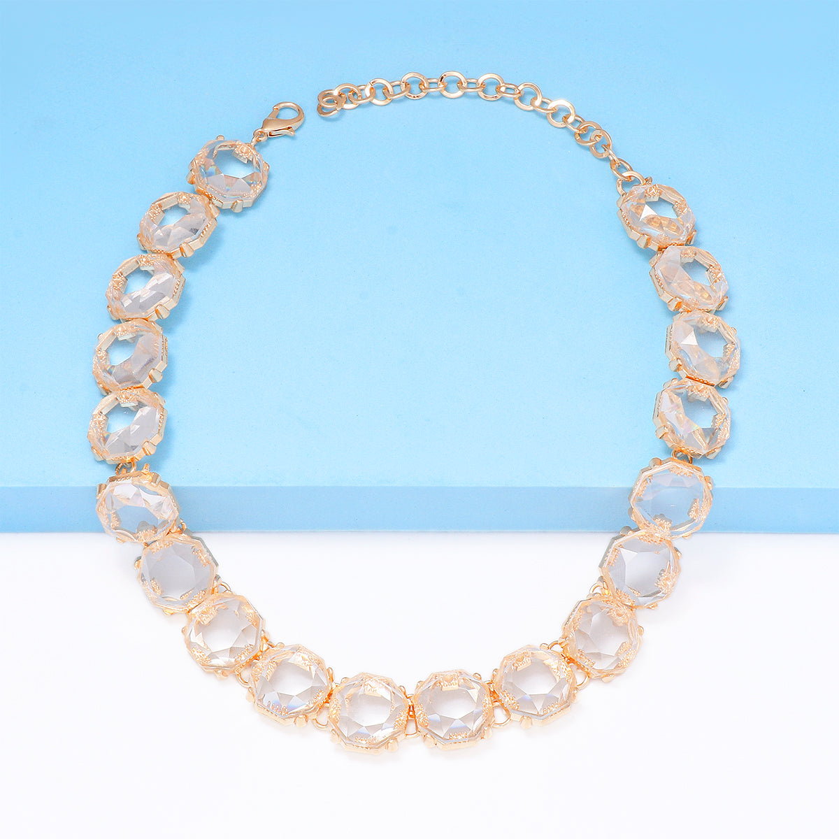Elegant Round Alloy Three-dimensional Inlay Resin Women'S Necklace