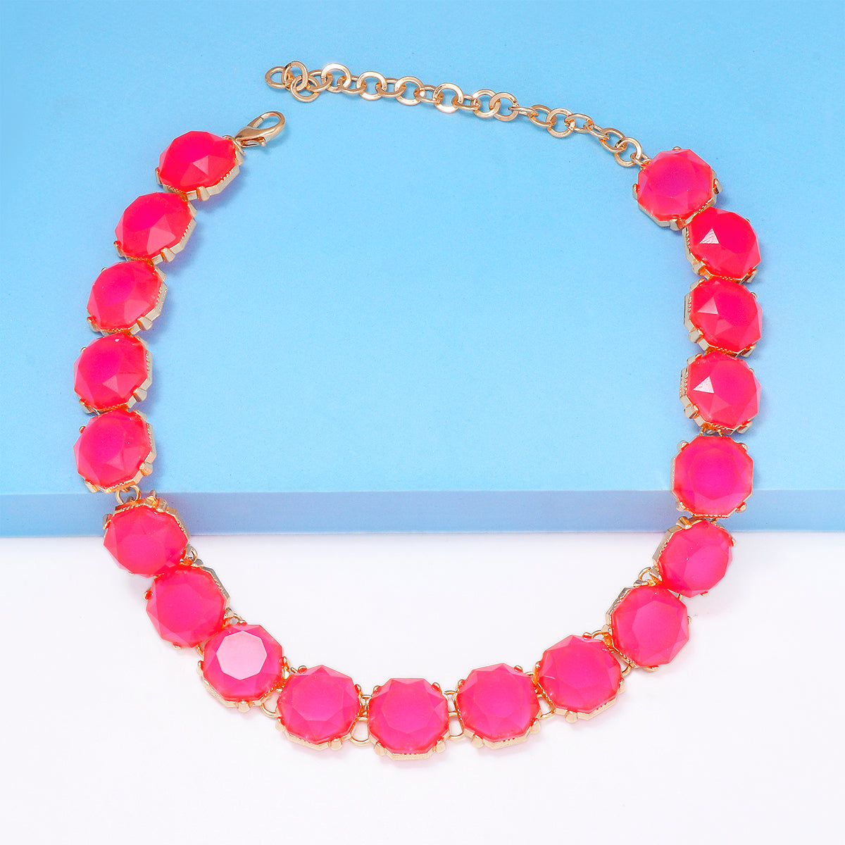 Elegant Round Alloy Three-dimensional Inlay Resin Women'S Necklace