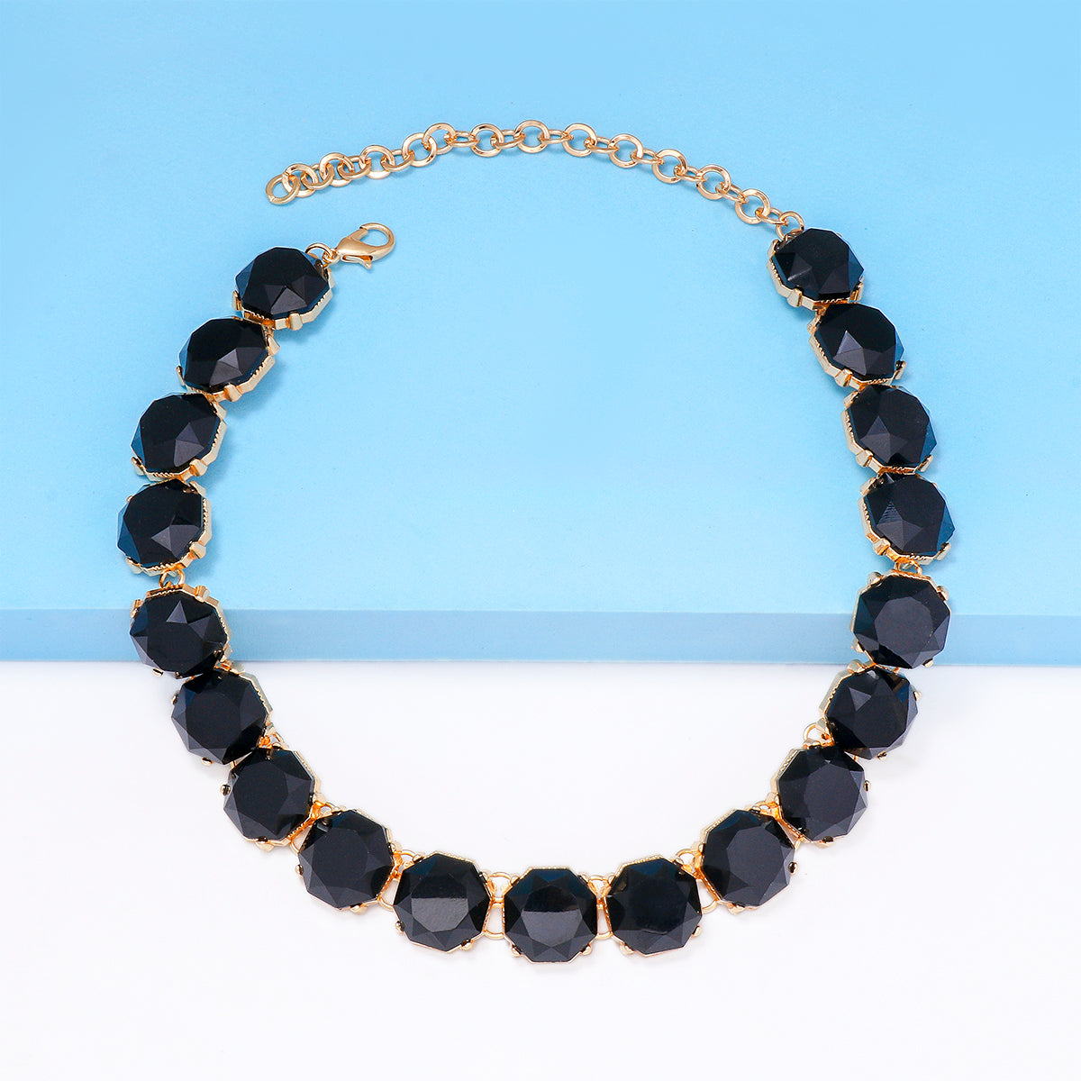Elegant Round Alloy Three-dimensional Inlay Resin Women'S Necklace