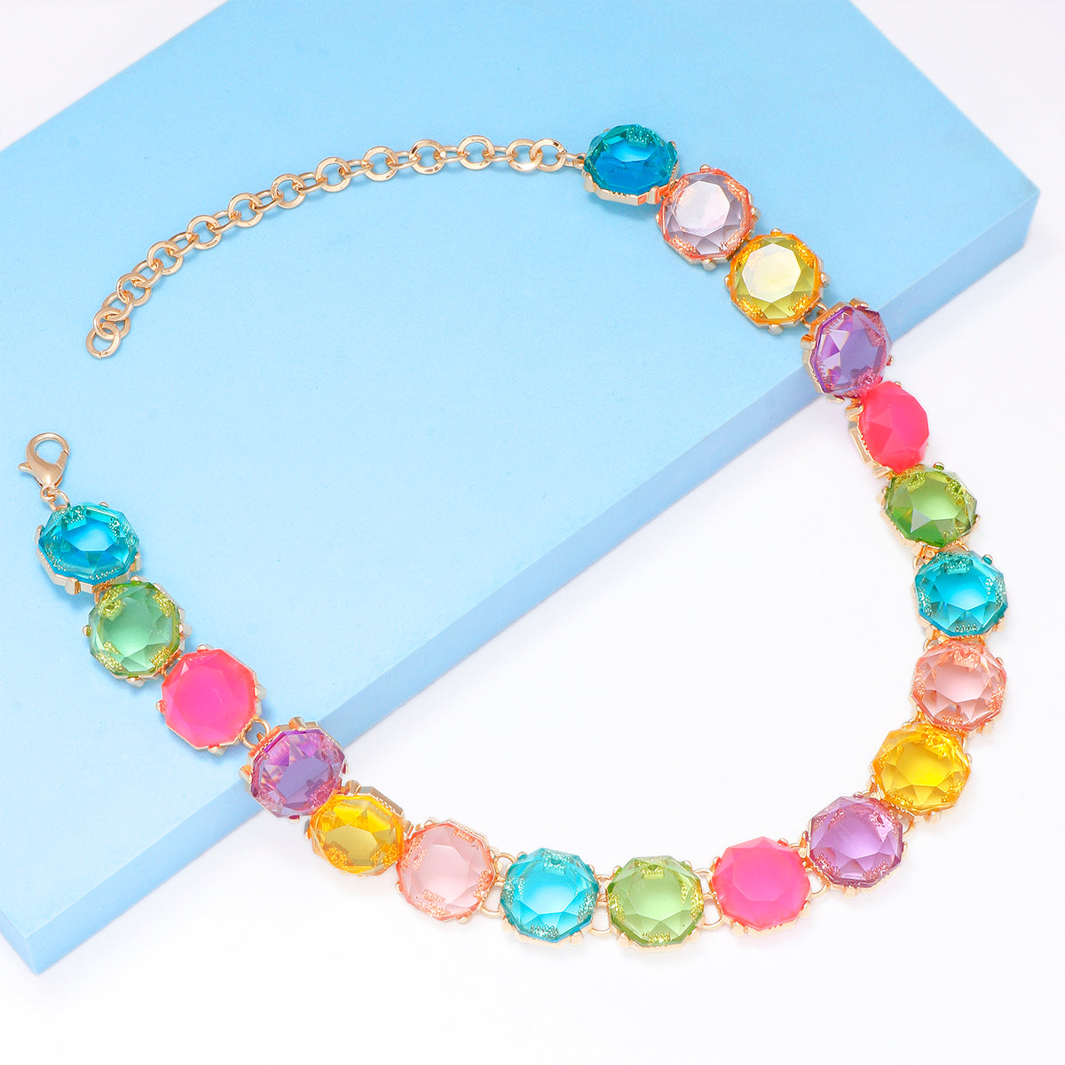 Elegant Round Alloy Three-dimensional Inlay Resin Women'S Necklace
