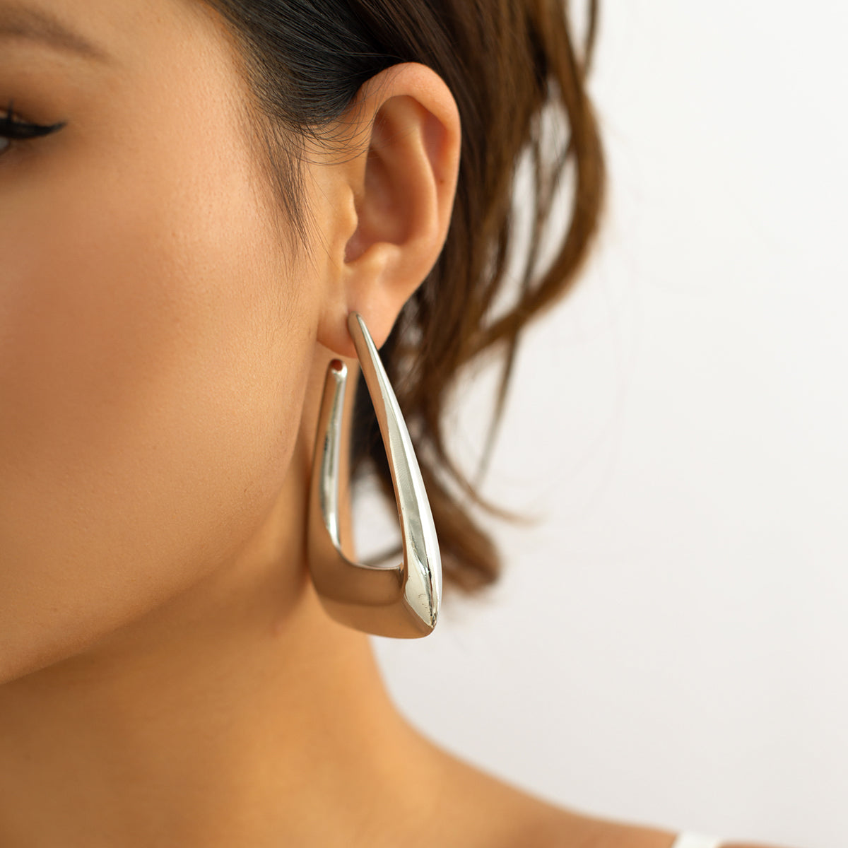 1 Pair Simple Style Triangle Three-dimensional Alloy Drop Earrings