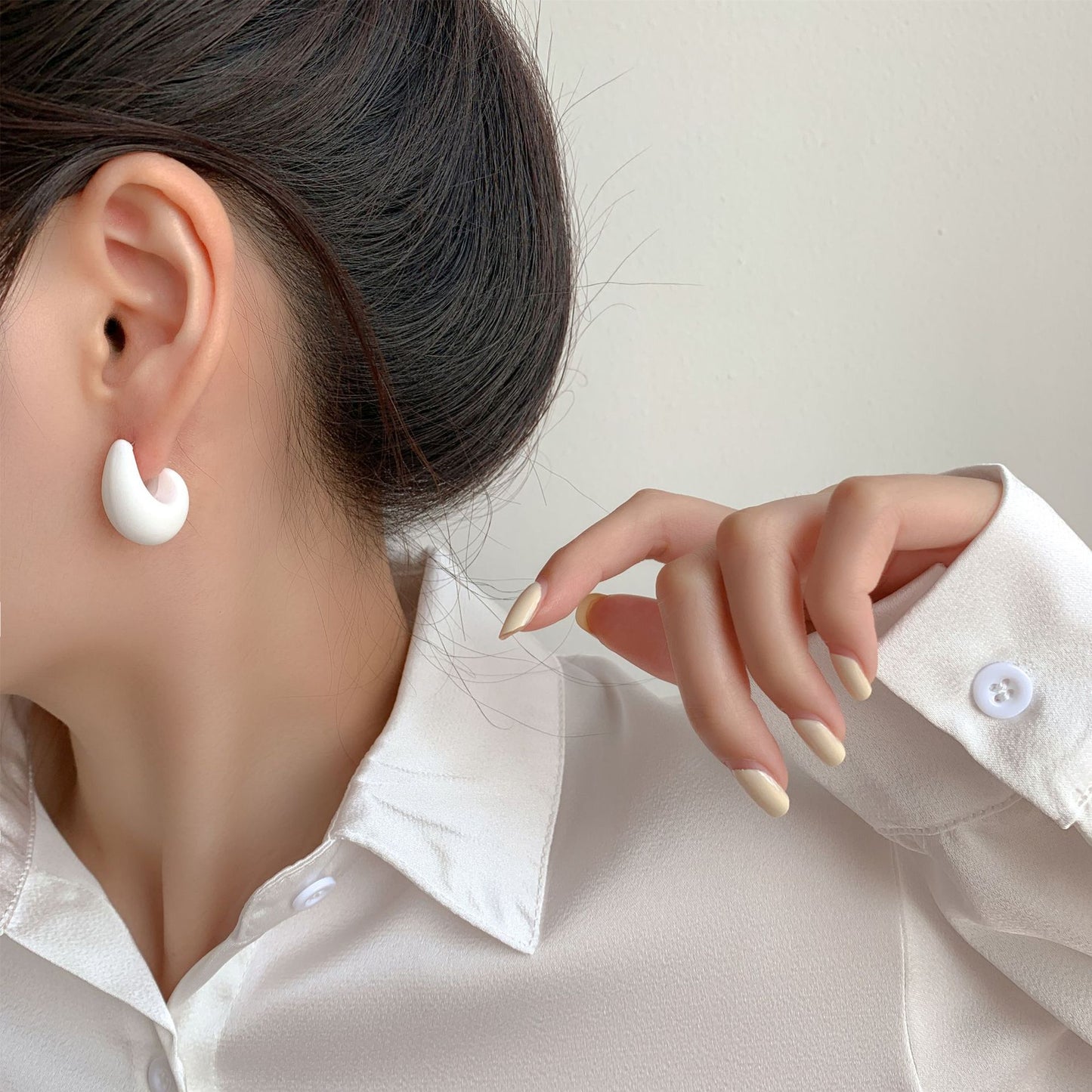 Sweet Simple Style Small Water Droplets Plastic Resin Ear Studs, pack of 2 pairs