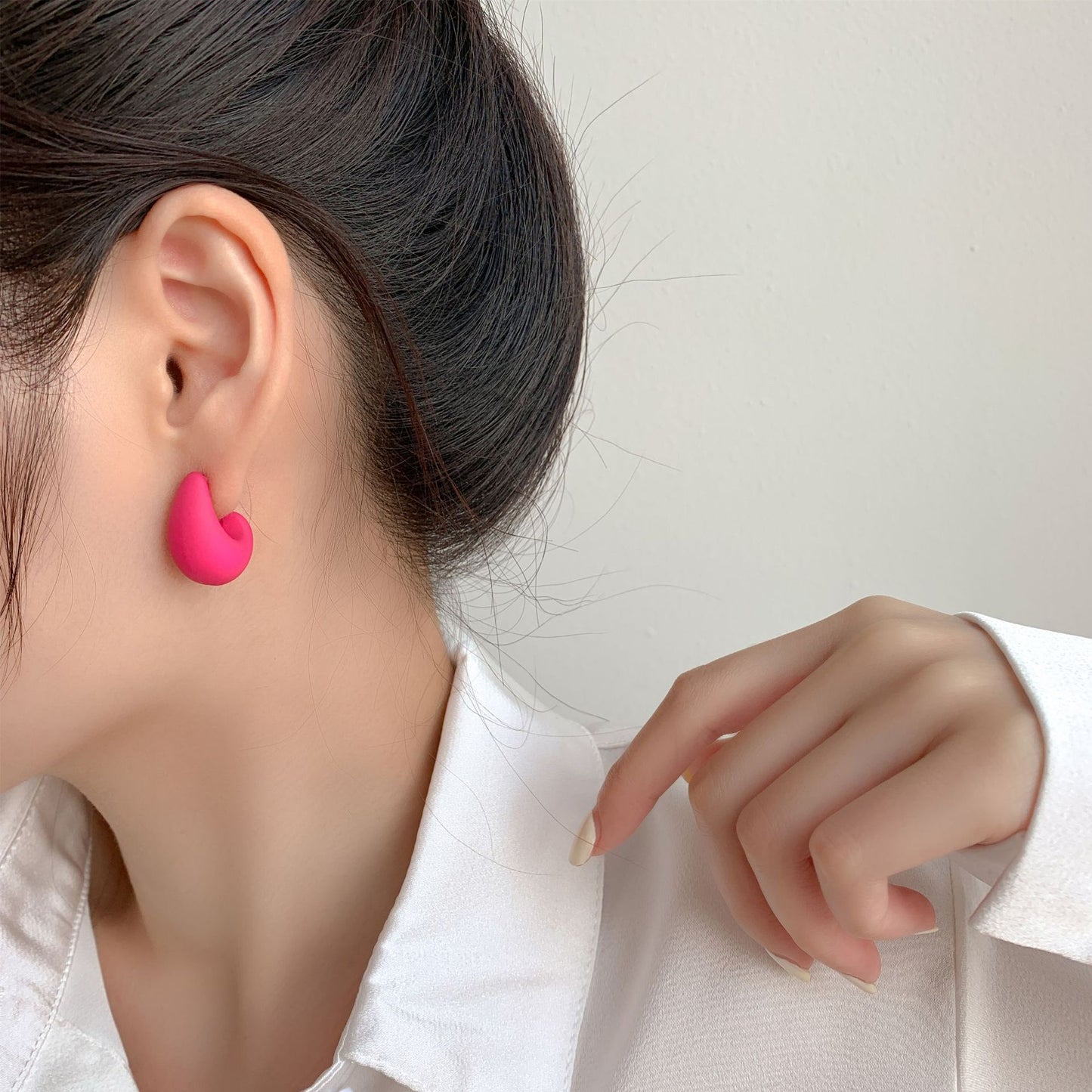 Sweet Simple Style Small Water Droplets Plastic Resin Ear Studs, pack of 2 pairs