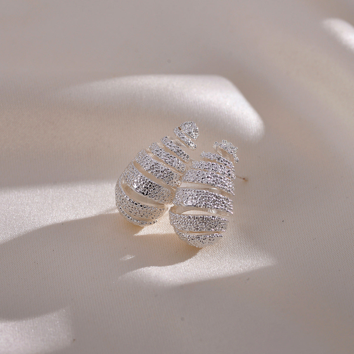 Elegant Stripe Copper Ear Studs