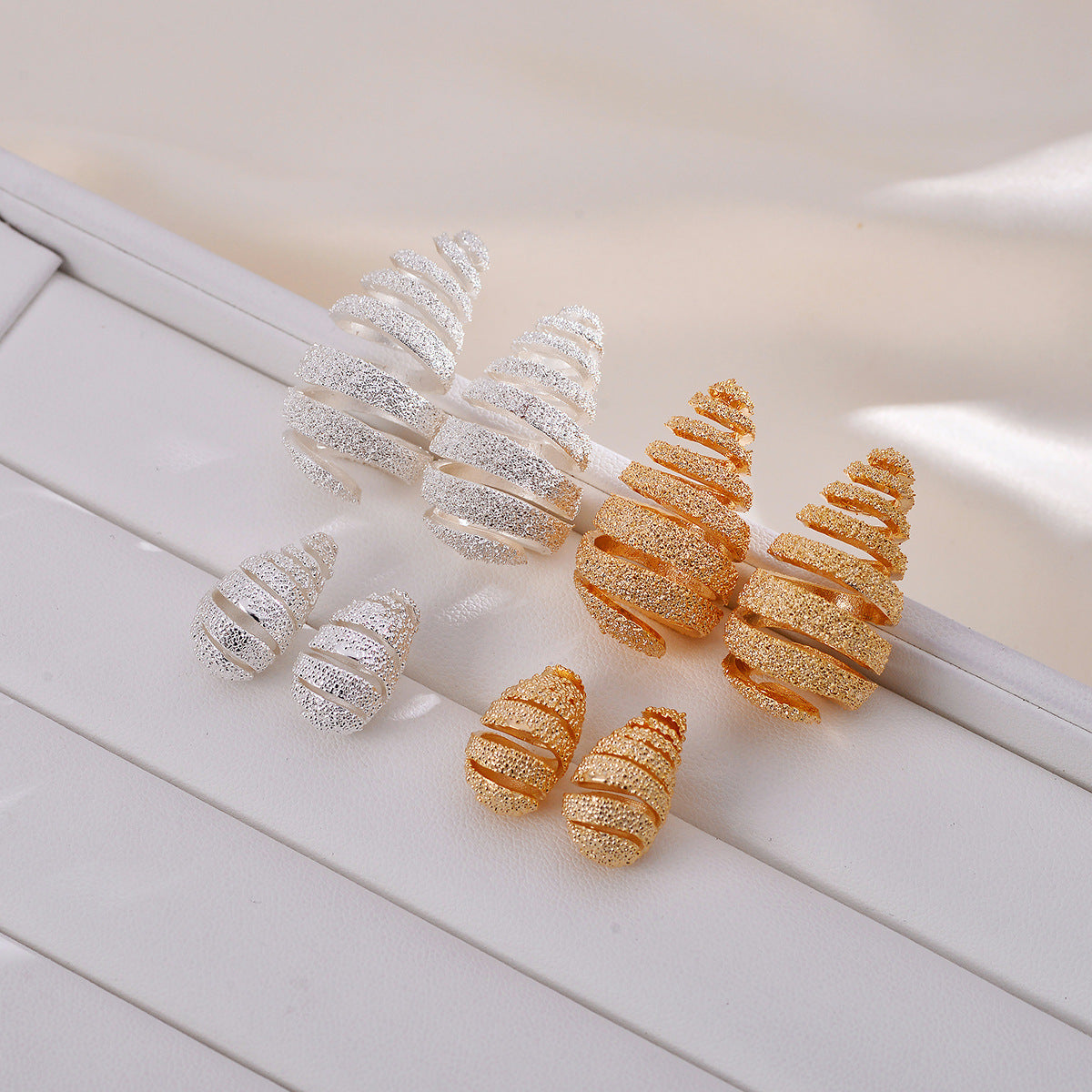 Elegant Stripe Copper Ear Studs