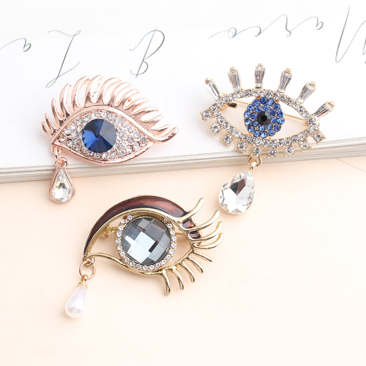 Shiny Evil Eye Alloy Inlay Crystal Rhinestones Unisex Brooches