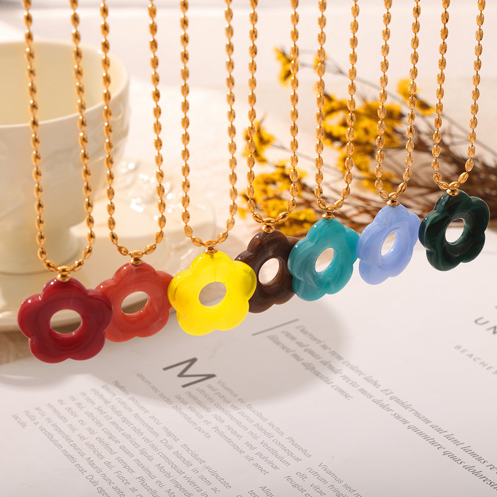 Elegant Flower Resin Titanium Steel Necklace