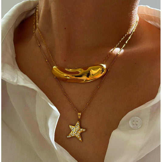 💎🕒 Helia – Ατσάλινο Κολιέ με Sculptural Χρυσό Μοτίφ