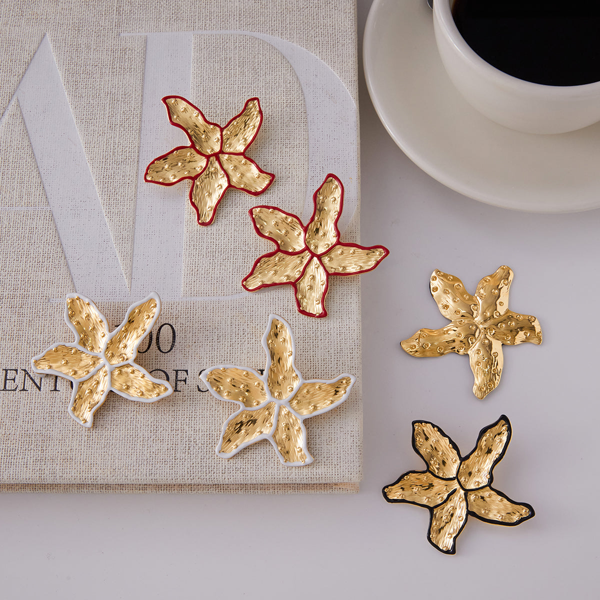 Ατσάλινα σκουλαρίκια πέντε πετάλων με drip oil σε μαύρο, κόκκινο, λευκό – Χονδρική So Cute by Dimi