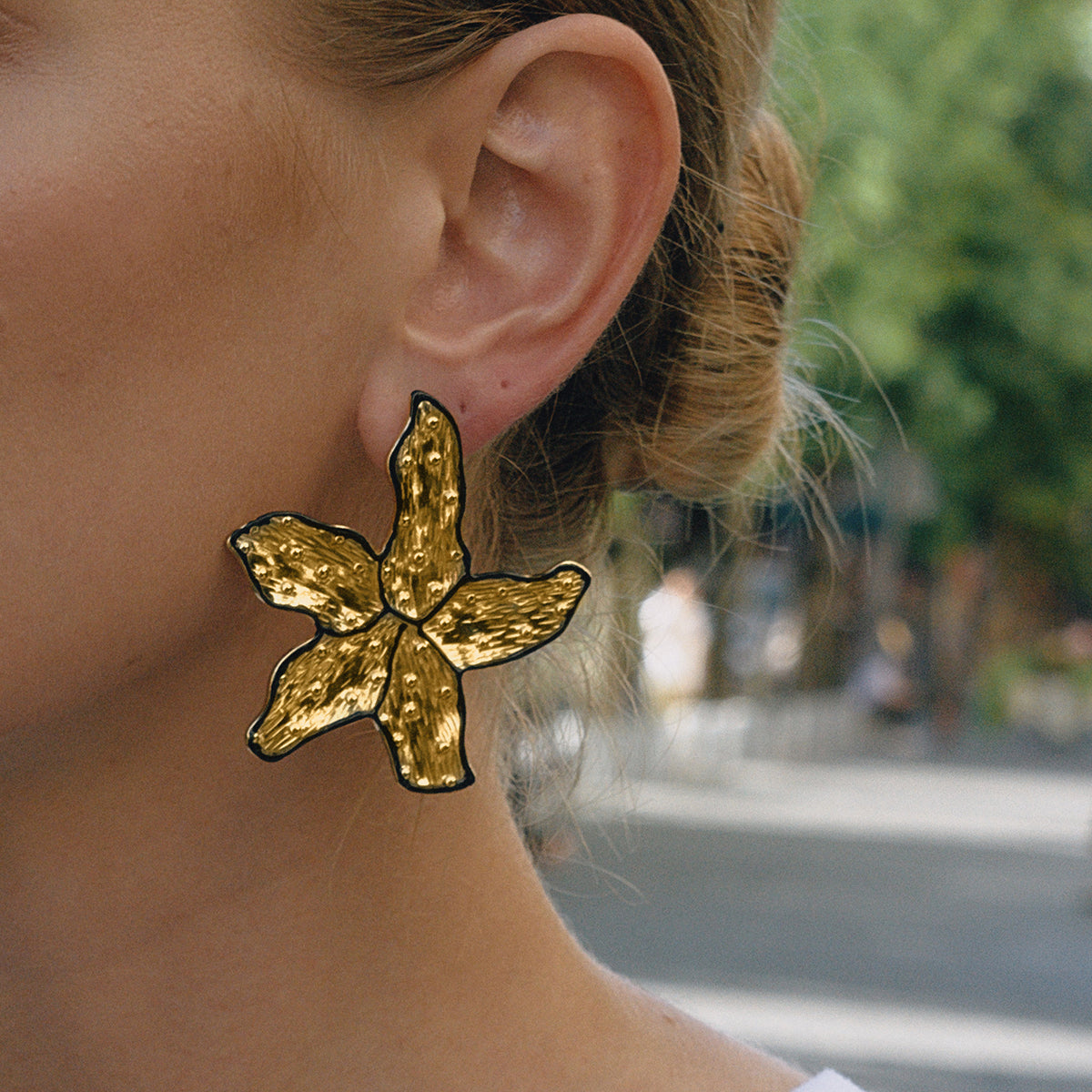 Ατσάλινα σκουλαρίκια πέντε πετάλων με drip oil σε μαύρο,  – Χονδρική So Cute by Dimi