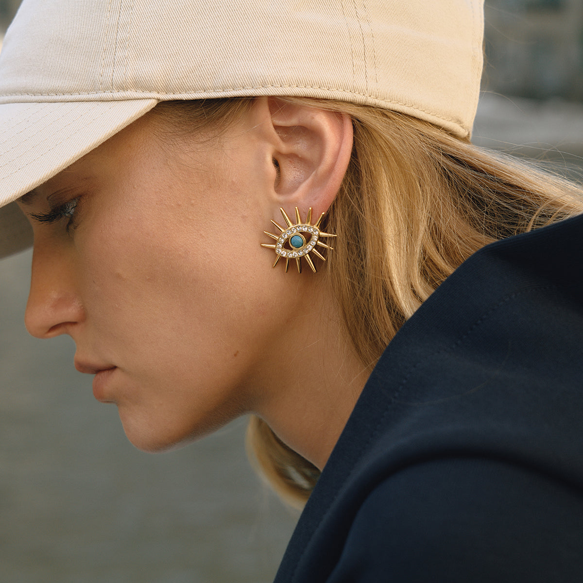 Σκουλαρίκια “Solar Eye” – Ατσάλινα με τιρκουάζ μάτι και ζιργκόν | So Cute by Dimi Wholesale