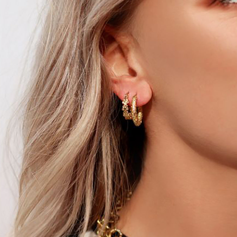 Fashion New Style in Flower motif Copper Hoop Earrings with Inlaid Zircon
