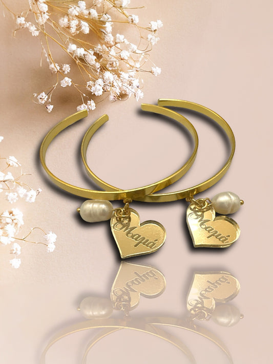 Χειροποίητη χειροπέδα με πλεξιγκλάς καρδιά "Mama" και φυσική πέρλα – Mama Heart Bracelet – So Cute by Dimi