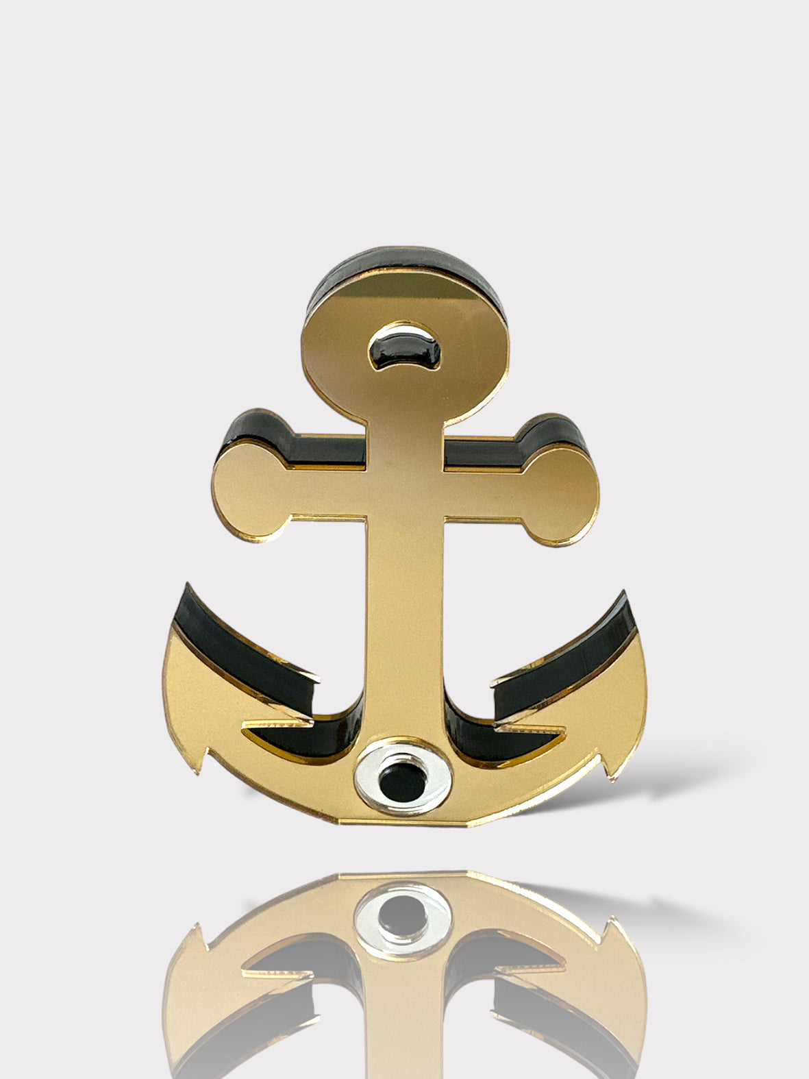 Επιτραπέζιο γούρι άγκυρα με μάτι από πλεξιγκλάς καθρέφτη, διπλής όψεως, σε χρυσό ή ασημί – ιδανικό για εταιρικά δώρα, συλλογές και luxury διακόσμηση So Cute by Dimi.