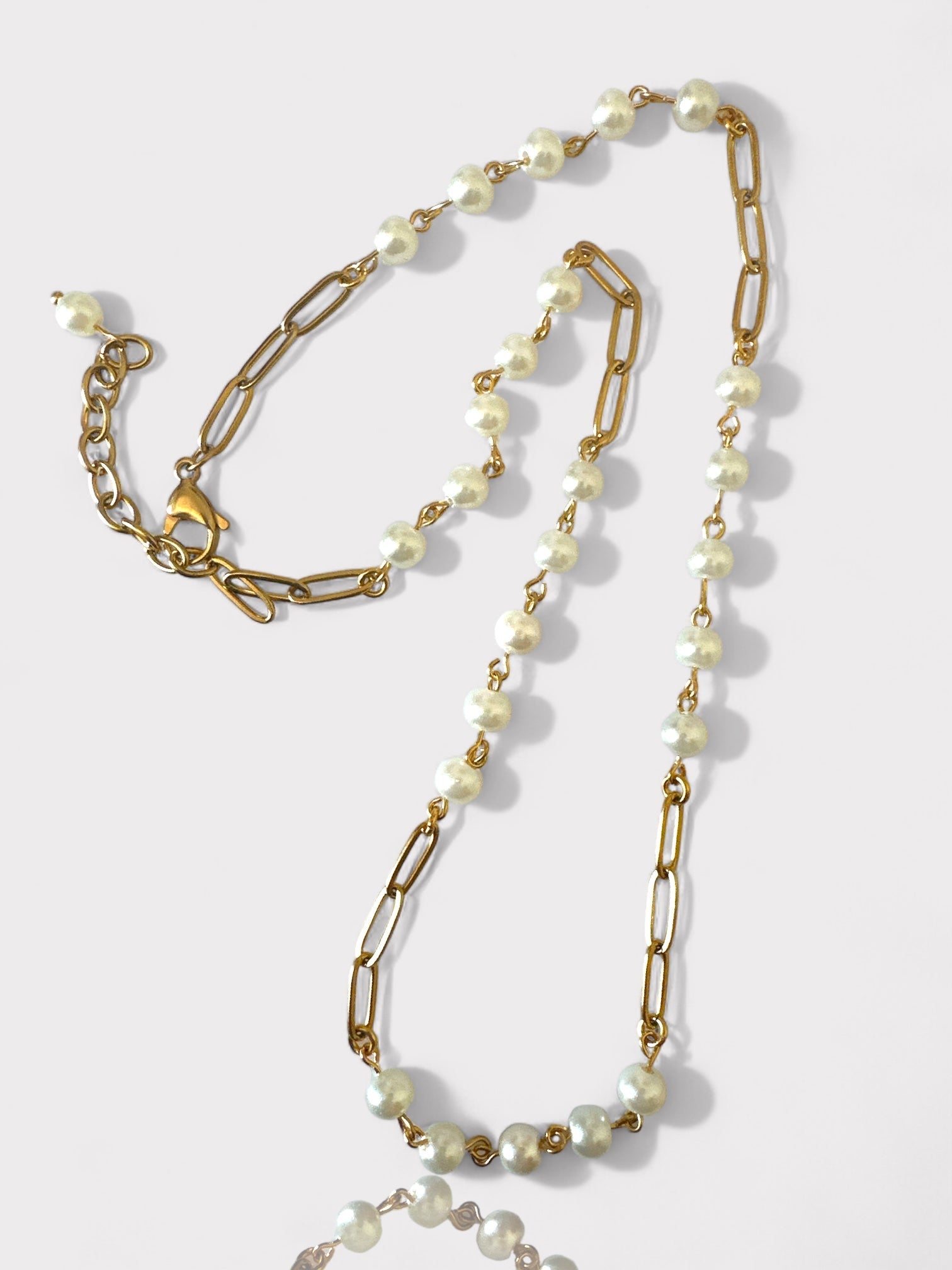 Χειροποίητο κολιέ με πέρλες και ατσάλινη αλυσίδα – Charis Pearl Necklace – So Cute by Dimi