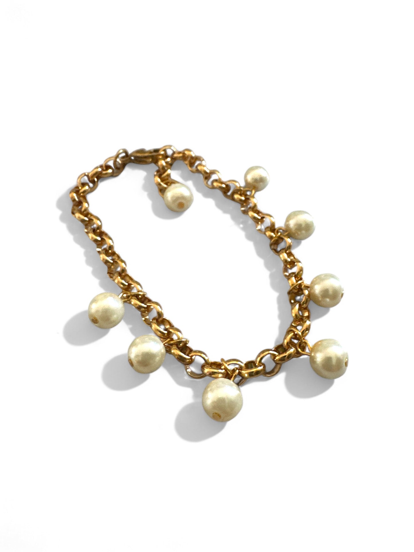 Χειροποίητο βραχιόλι με ατσάλινη αλυσίδα και κρεμαστές πέρλες – So Cute by Dimi