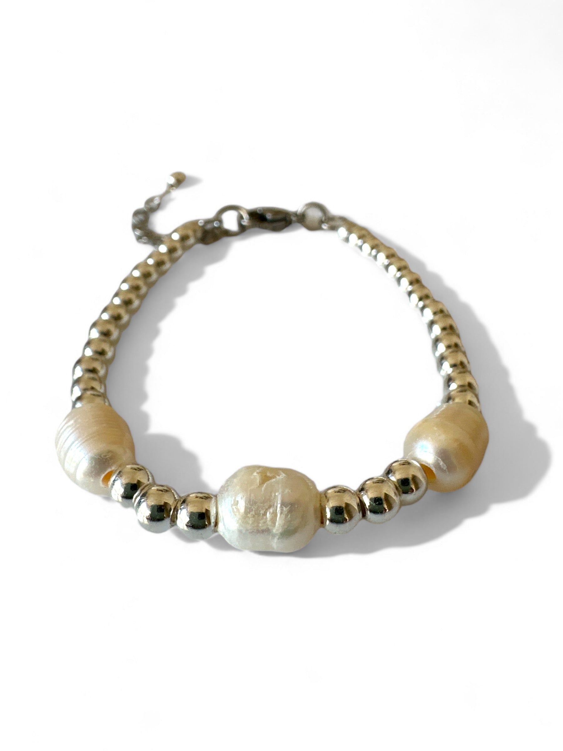 Χειροποίητο βραχιόλι με μαργαριτάρια και αιματίτη – Maella Bracelet – So Cute by Dimi