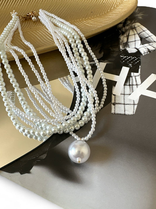Πολύσειρο κολιέ με πέρλες και μεγάλη κρεμαστή πέρλα – Vanessa Necklace – So Cute by Dimi
