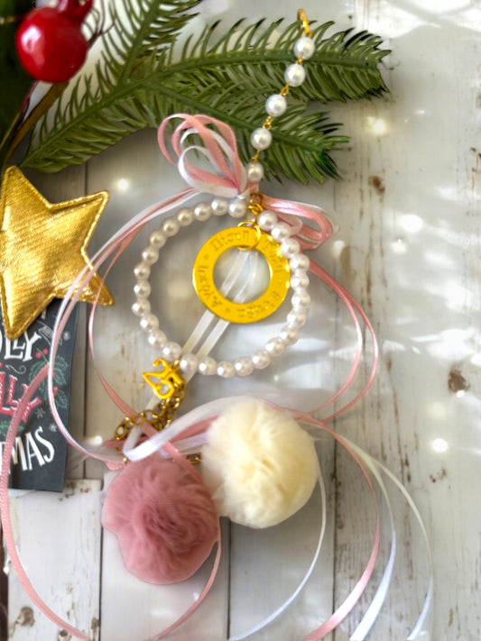 Γούρι 2026 Pearl Wishes με πέρλες και τούλινα πον πον – Χονδρική So Cute by Dimi