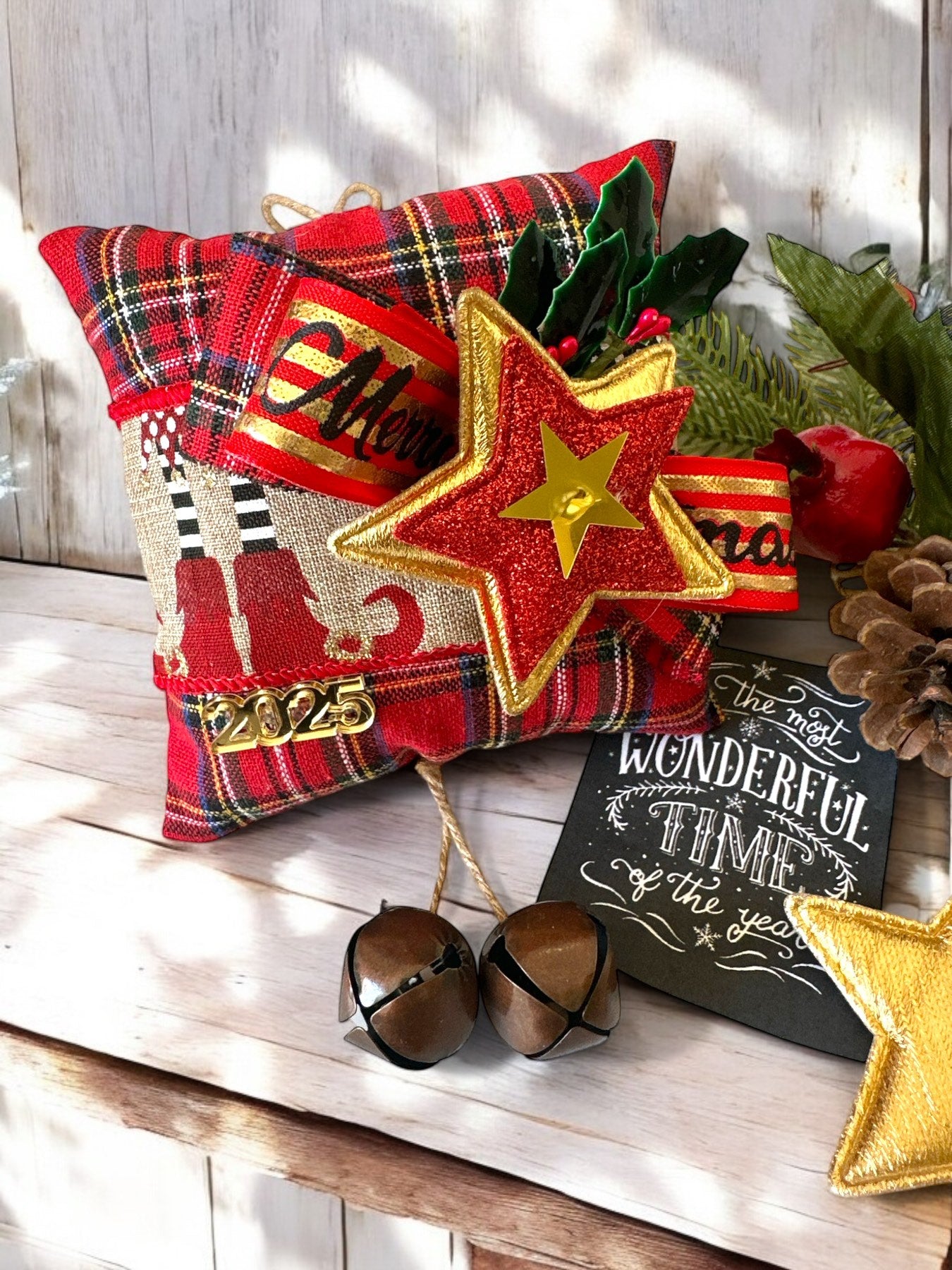 Santa’s workshop γούρι μαξιλαράκι