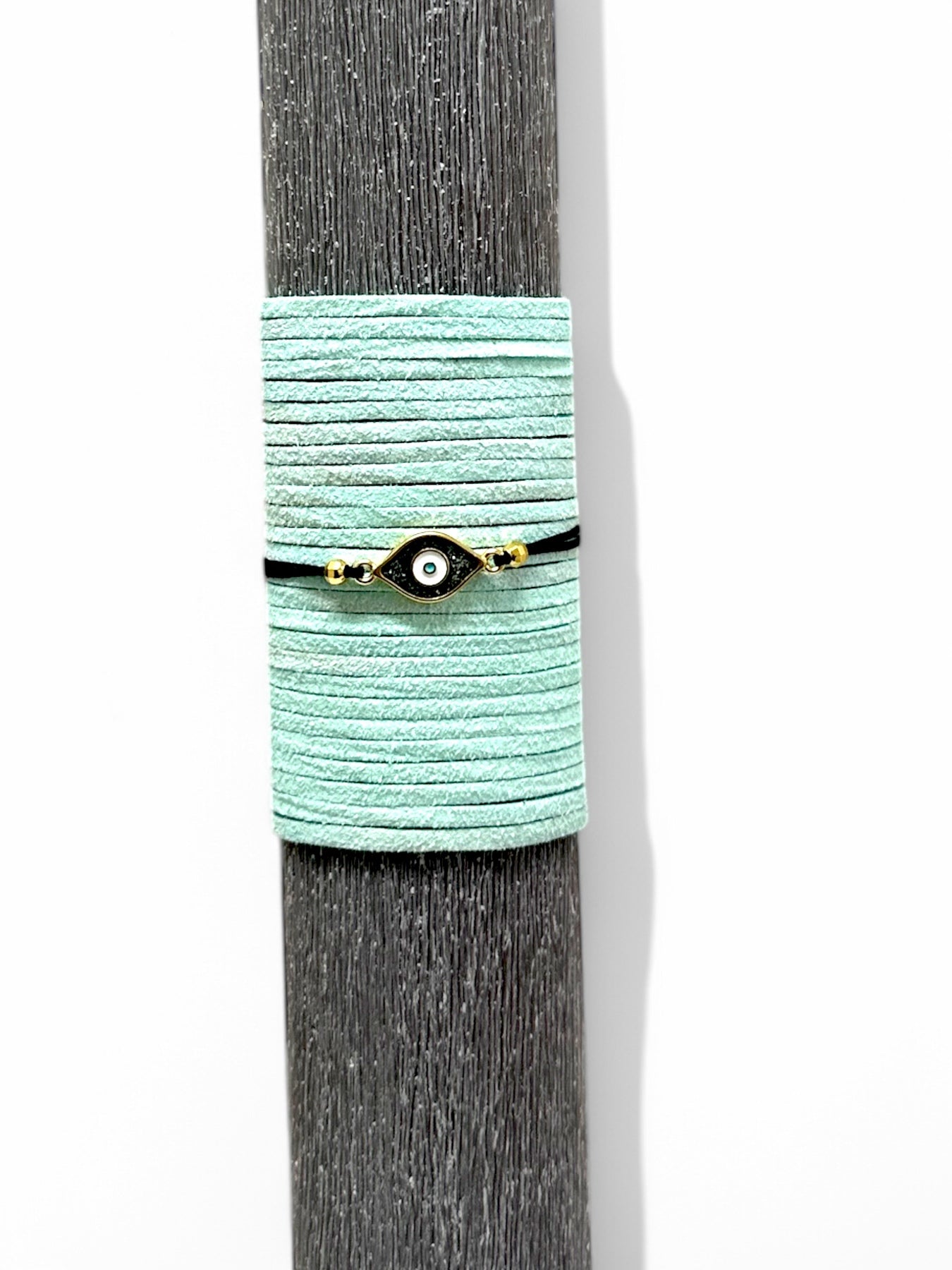 Minimal πασχαλινή λαμπάδα με σουέτ κορδόνι και βραχιόλι ματάκι – So Cute by Dimi