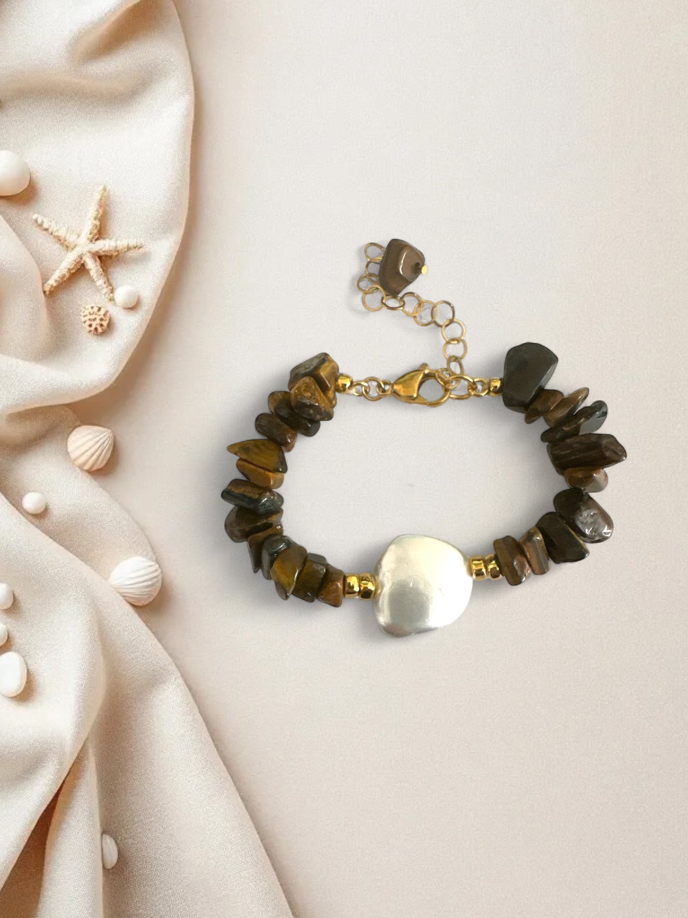 Χειροποίητο βραχιόλι με φυσικές πολύχρωμες πέτρες και λευκή πέρλα – So Cute by Dimi
