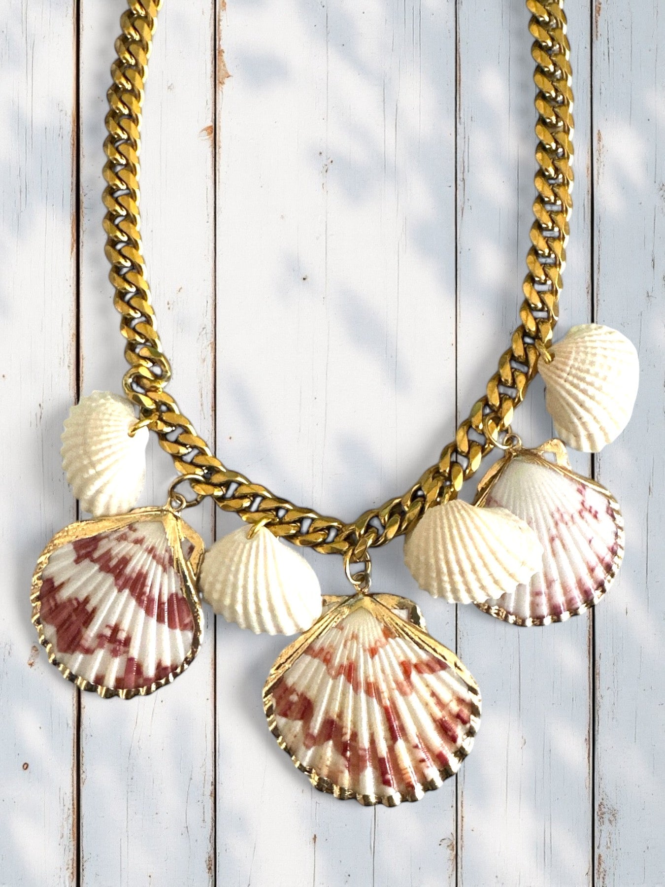 Seashell Queen – Κολιέ με Φυσικά Κοχύλια & Ατσάλινη Αλυσίδα