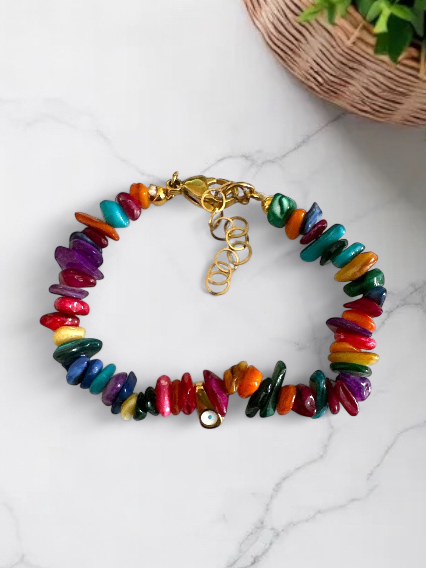 Χειροποίητο βραχιόλι με chips ημιπολύτιμων λίθων & επίχρυσο ματάκι – So Cute by Dimi