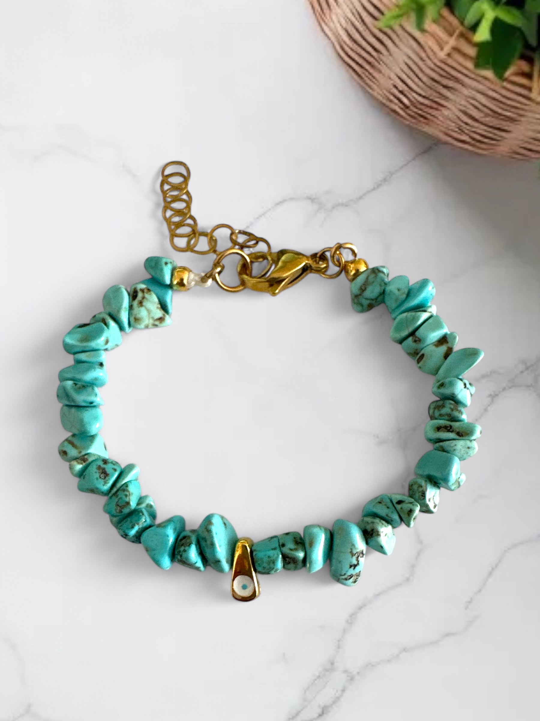 Χειροποίητο βραχιόλι με chips ημιπολύτιμων λίθων & επίχρυσο ματάκι – So Cute by Dimi