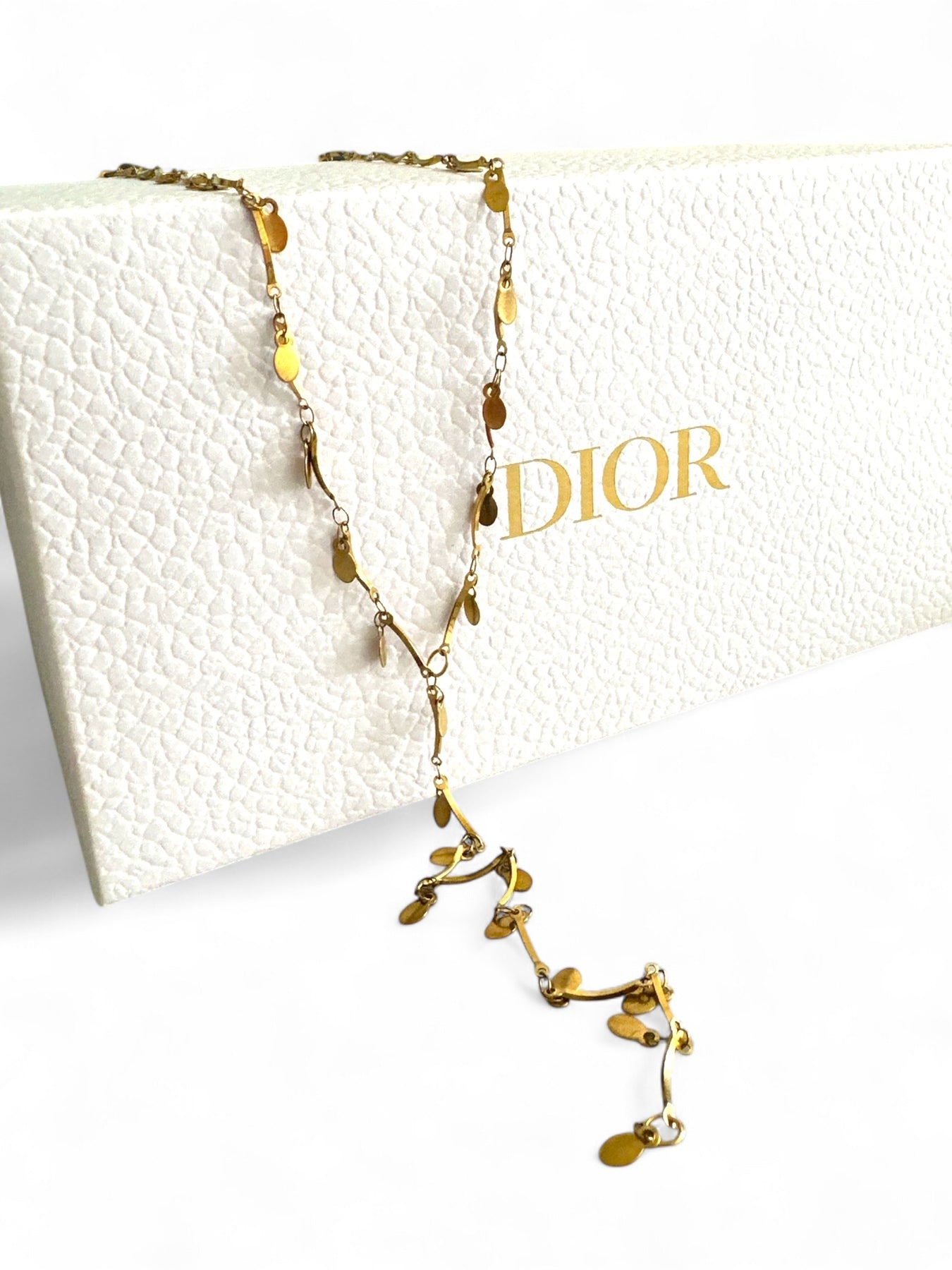 🔸 Κολιέ “Fleur d’Or” – Y-Drop Ατσάλινο με Κρεμαστά Φλουράκια