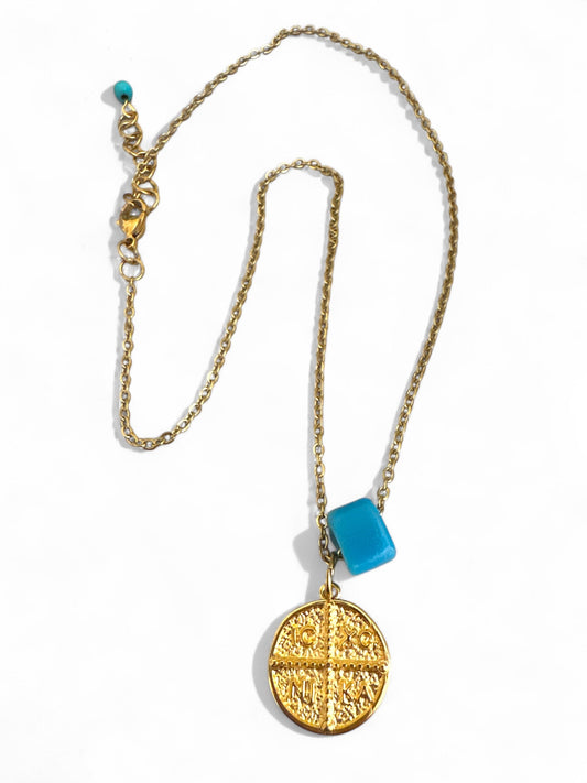 Mystic Cube – Ατσάλινο Κολιέ με Τυρκουάζ Κύβο & Κωνσταντινάτο