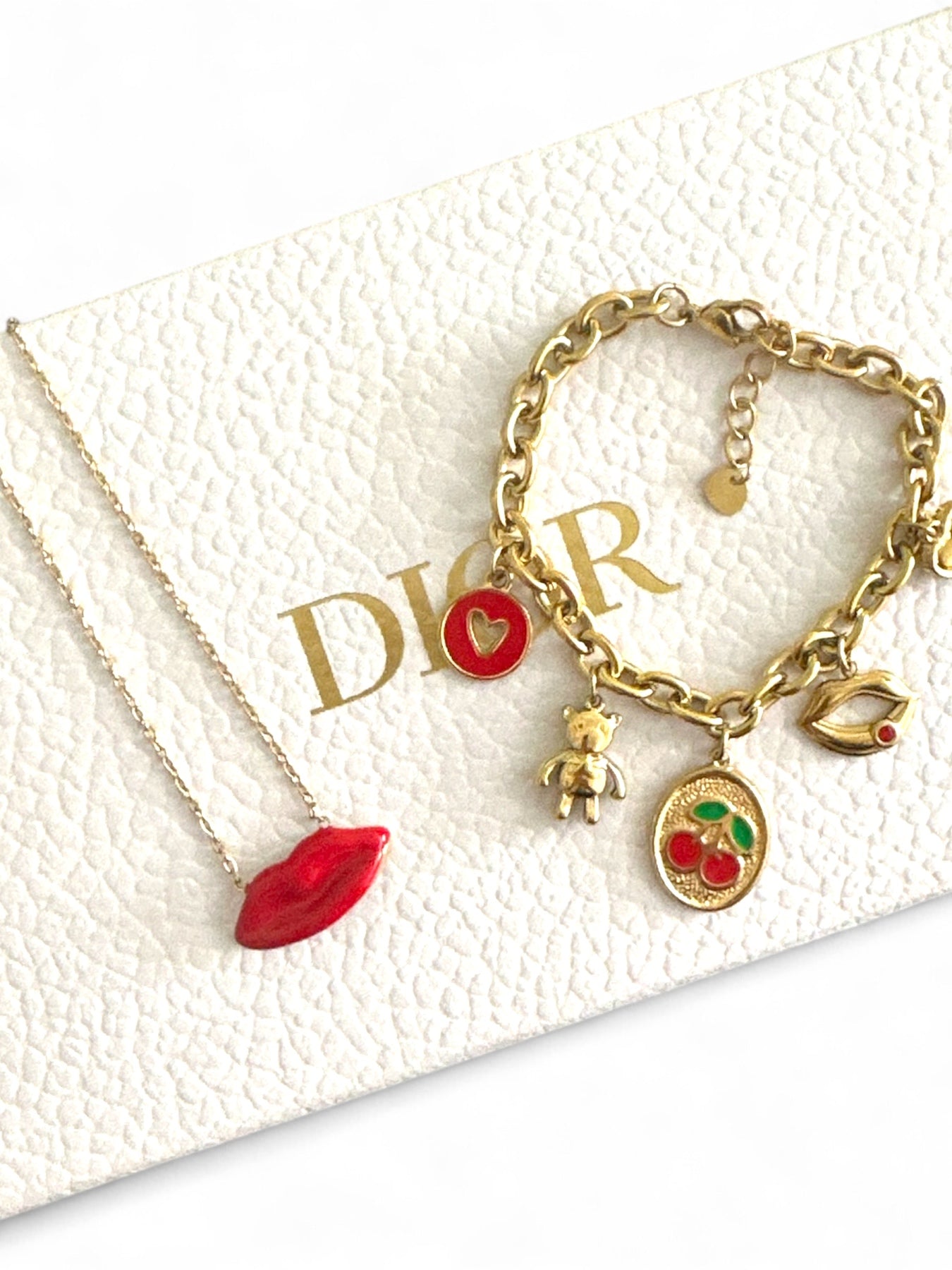 ⚡🚚 Kiss Me Lips Necklace